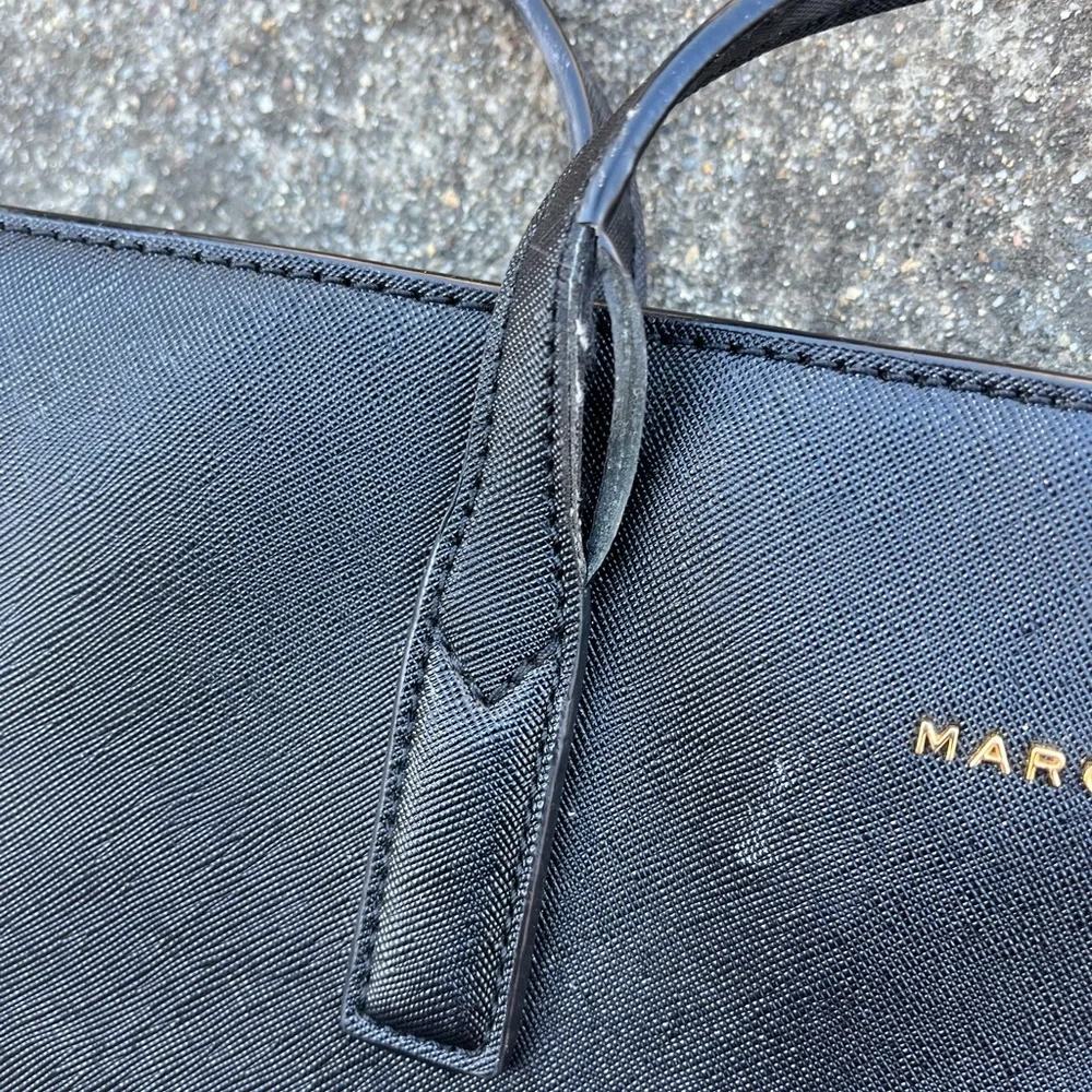 Marc Jacobs Saffiano Black Nylon Shoulder Bag with Gold Logo - Picture 9 of 12